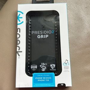 Speck Presidio2 Grip for iPhone SE (2020) or iPhone 7/8. New, original packaging